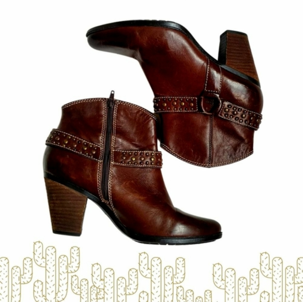 Sofft Noreen brown leather belted stud bootie 8